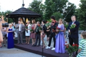 Od lewej: Monika Jarosińska, Roman Smogorzewski wraz z małżonką, Roma Hulewicz, Andrzej Krzywy wraz z żoną, Robert Szymański, Laura Łącz oraz Olaf Lubaszenko