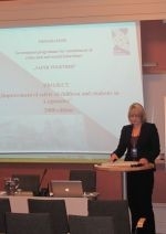 Tamara Mytkowska prezentująca program 