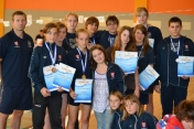 trener Daniel Kreps z podopiecznymi, od lewej: Marta Chudorlińska, Natalia Makowska, Urszula Jasiul, Ostaszewska Edyta, Aleks Strzeszewski, Dagmara Makowska, Igor Szulich, Joanna Żbikowska, Zuzanna Kalisiak, Krzysztof Żbikowski, Adrian Kaczmarczyk i na dole Kamińska Inga i Barbara Serafin.