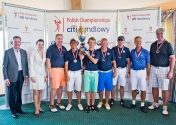 Na zdjęciu od lewej : Prezes PZGolf , przedstawicielka City Handlowy i zawodnicy : William Carey , Artur Dziugieł , Bartek Myszka , Marek Gonicki , Włodzimierz Stańczak ,  Jan Musiolik i Piotr Malesa.
