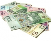 Polskie banknoty na białym tle