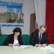 Zdjęcie: podpisanie umowy, foto: DPS Kombatant