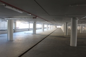 Zdjęcie przedstawia wnętrze parkingu wybudowanego w ramach budowy Centrum Komunikacyjnego