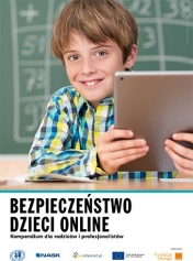Na plakacie dziecko trzymające przenośny komputer/tablet