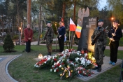 Katyń 2016. Złożenie kwiatów upamiętniających Katyń.