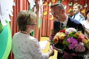 Część oficjalna. Wręcznie kwiatów Pani Dyrektor.