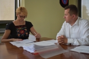 Wiceprezes SMLW Agnieszka Borkowska odebrała z rąk prezydenta Romana Smogorzewskiego