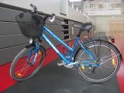 Na zdjęciu rower z bezpłatnej wypożyczalni w Arenie Legionowo