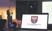 Na zdjęcie prelegent debaty, która odbyła się 28 listopada w Centrum Komunikacyjnym