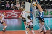 ZAwodniczki podczas meczu/Fot. Ryszard Glapiak