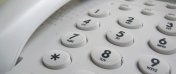 Zdjęcie klawiatury numerycznej na telefonie stacjonarnym. Źródło: Ministerstwo Zdrowia