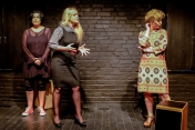 Scenariusz dla trzech aktorek. Spektakl teatralny.