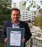 Na zdjęcieu Prezydent Roman Smogorzewski z dyplomem za zajęcie III miejsca w kategorii Wykorzystanie środków zagranicznych przez samorządy - ranking za rok: 2018