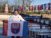 Michał Perl z flagą Legionowa