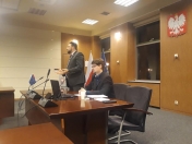 Na zdjęciu od lewej: Zastępca Prezydenta Miasta Legionowo Piotr Zadrożny; Kamil Stępkowski z Referatu Kultury i Współpracy