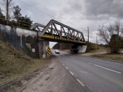 Wiadukt kolejowy nad trasą DK61. Źróło zdjęcia: GDDKiA.