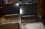 Na zdjęciu laptopy, które wkrótce trafią do placówek oświatowych