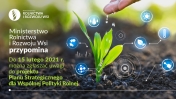 Grafika przypominająca o składaniu uwag do projektu Planu Strategicznego dla Wspólnej Polityki Rolnej. Na pierwszym planie roślina.
