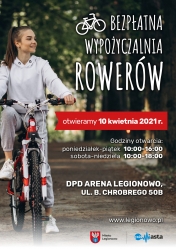 Plakat informujący o otwarciu bezpłatnej wypożyczalni rowerów, z lewej strony w tle dziewczyna z rowerem.