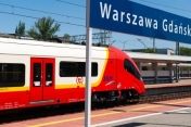 źródło: ZTM foto. Pociąg stoi przy peronie z napisem Dworzec Gdański