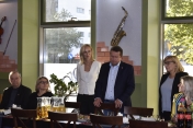 Na zdjęciu na głównym planie prezydent miasta Roman Smogorzewski podczas spotkania z organizacjami pozarządowymi