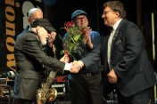 Kilka osób na scenie.  Fot. Czarek Korycki źródło: powiat legionowski