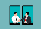 Grafika przedstawia dwie postaci mężczyzn witających się poprzez smartfony