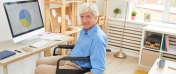 Senior na wózku inwalidzkim