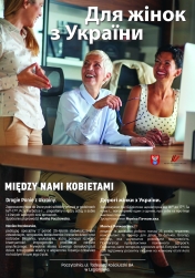 Trzy kobiety przy biurku