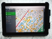 Tablet wyświetlający mapę