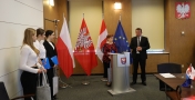 Na zdjęciu sześć osób