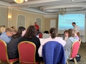 Na zdjęciu osoby podczas konferencji