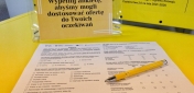 Długopis i ankieta. Źródło: Poczytalnia Legionowo