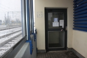 Wejście do windy na stacji PKP Legionowo
