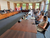 Na zdjęciu osoby podczas spotkania