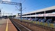 Parking wielopoziomowy przy PKP Legionowo, widok z peronu kolejowego