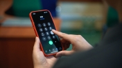 Na zdjęciu telefon