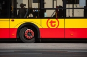 Bok autobusu z logo WTP