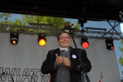 Na zdjęciu mężczyzna dyrygent