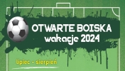 Napis: Otwarte boiska wakacje 2024