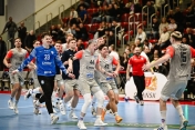 Zawodnicy piłki ręcznej na boisku