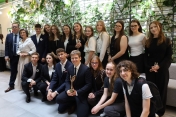 grupa młodzieży - laureatów konkursu