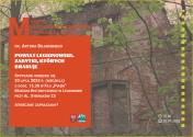 plakat z napisami na tle starej sciany budynku