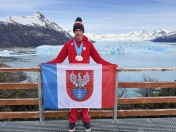 Michał Perl z flaga Legionowa