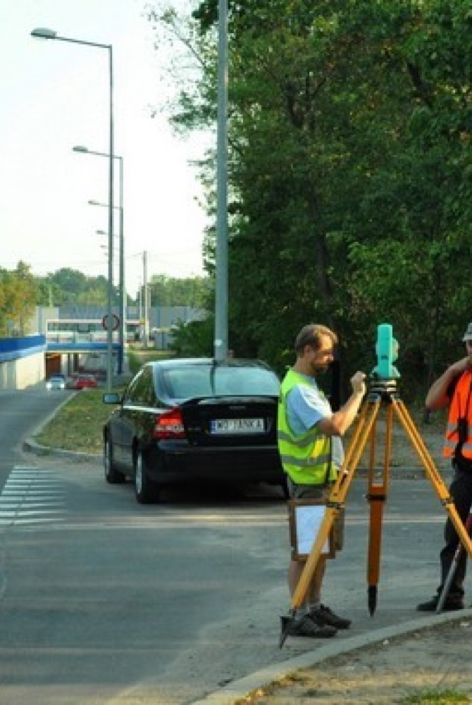 Geodeci na Nowo - Barskiej źródło powiat legionowski