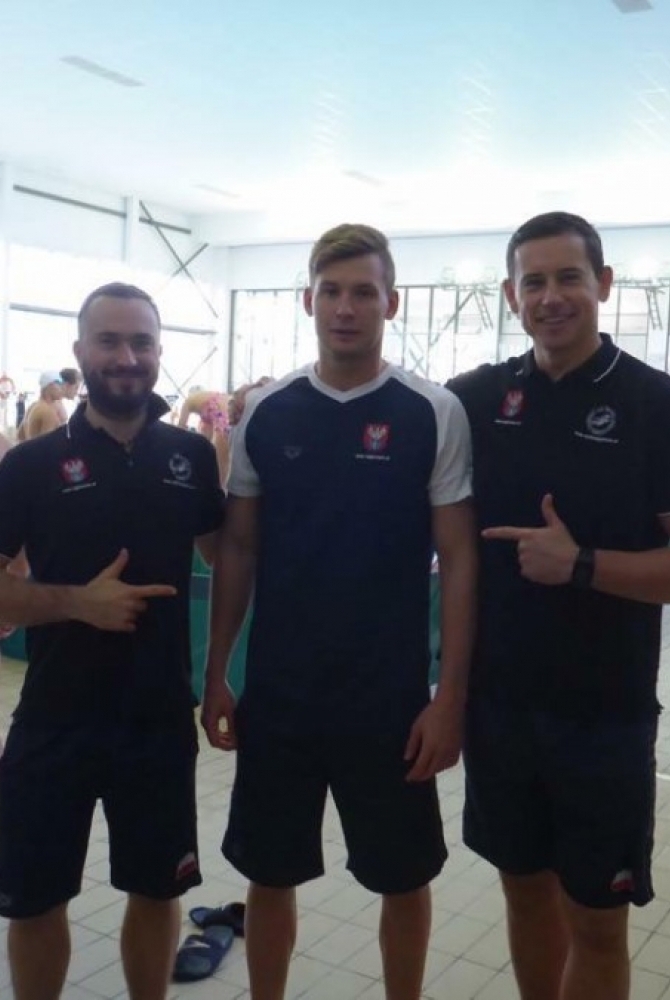 Na zdjęciu od lewej: fizjoterapeuta Piotr Potentas ,Dawid Szulich ,trener Rafał Perl.