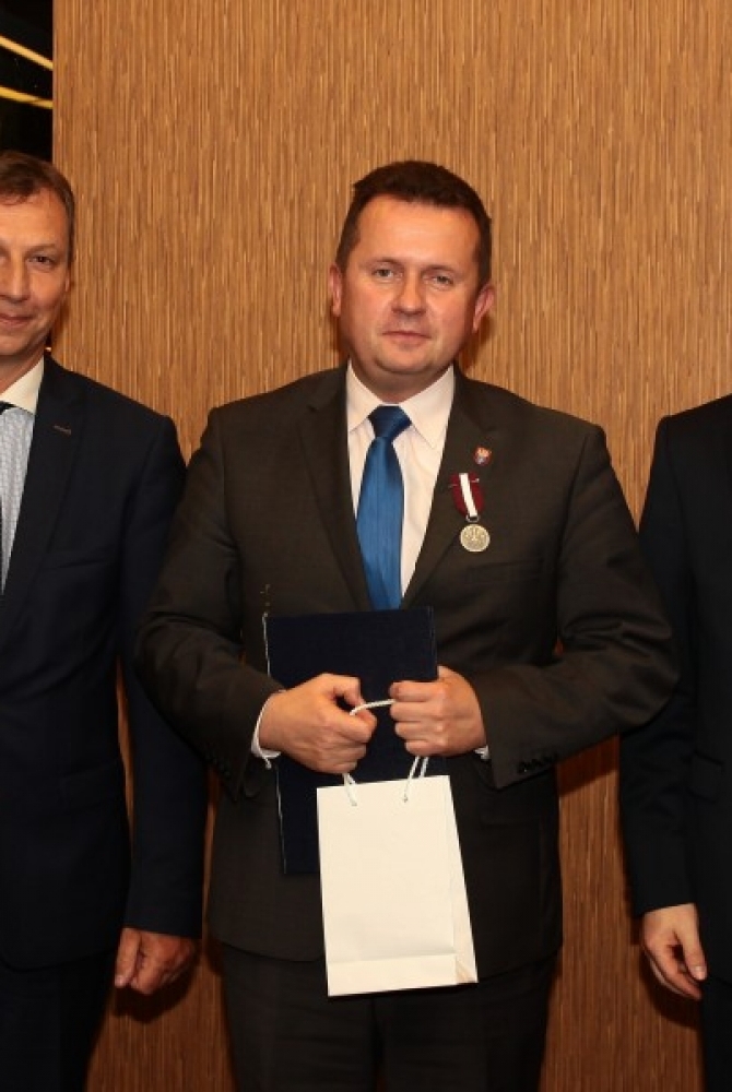 Zdjęcie: uroczystość wręczenia odznak honorowych
