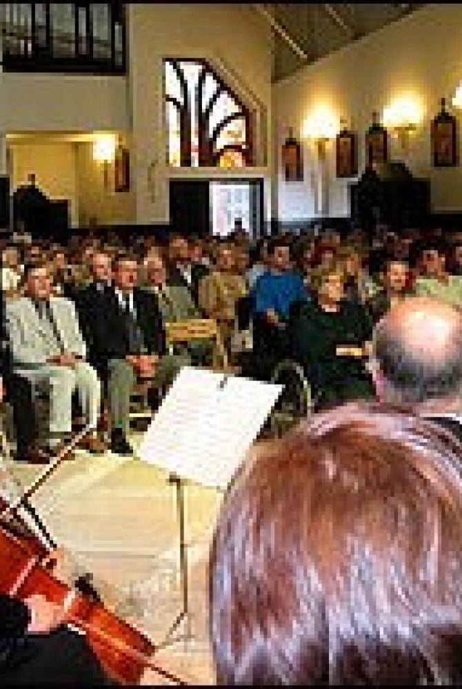 Goście honorowi koncertu - posłowie Bronisław Komorowski i Andrzej Smirnow