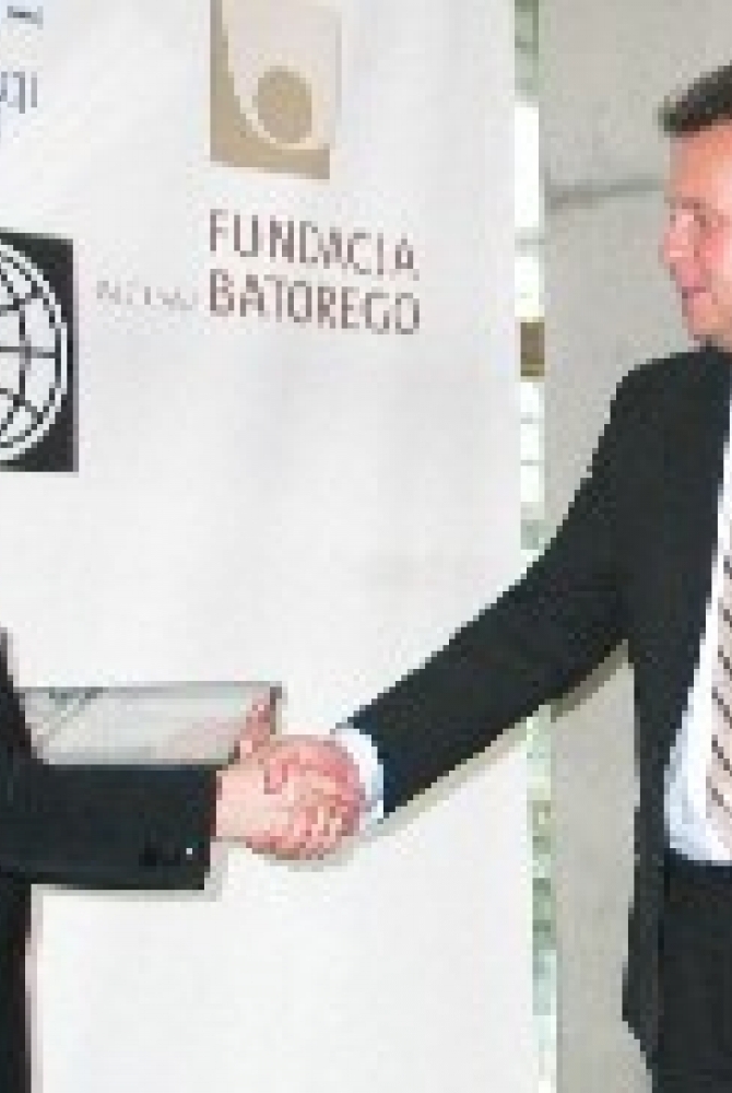 Wręczenie certyfikatu<br><i>4 marca 2006</i>
