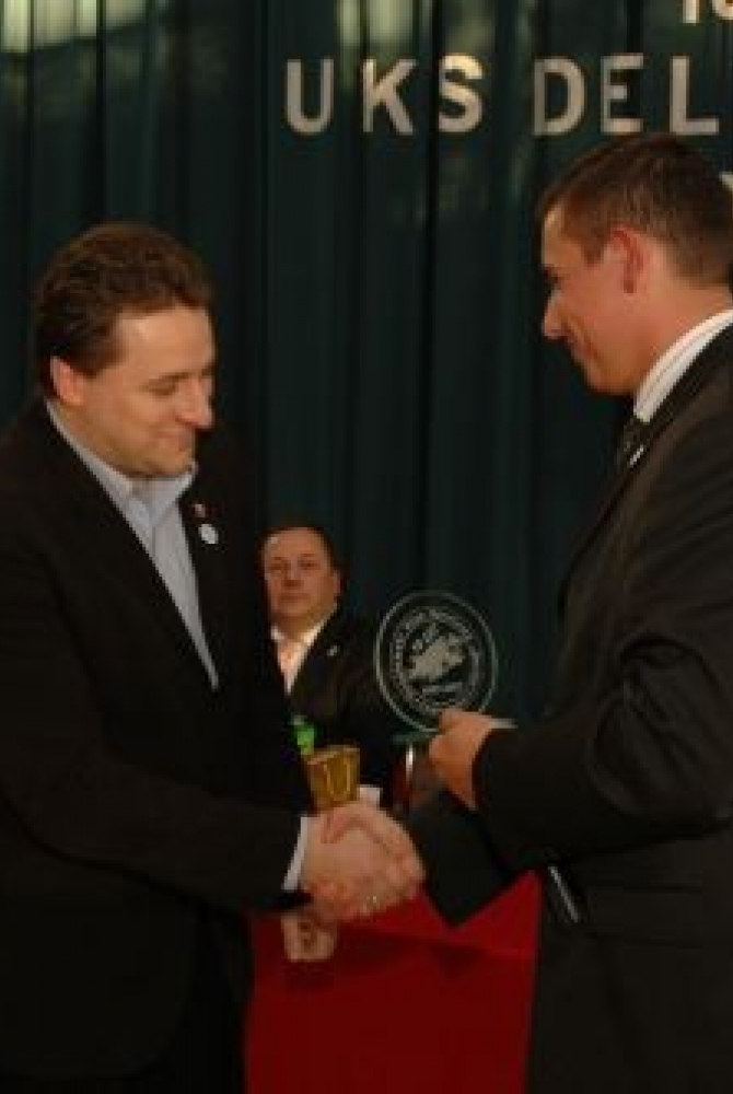 Zastępca Prezydenta Piotr Zadrożny oraz trener UKS
